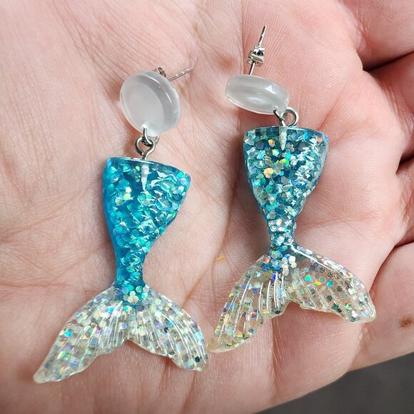 NWT Claire's Glitter Mermaid Tail Earrings - Picture 6 of 10